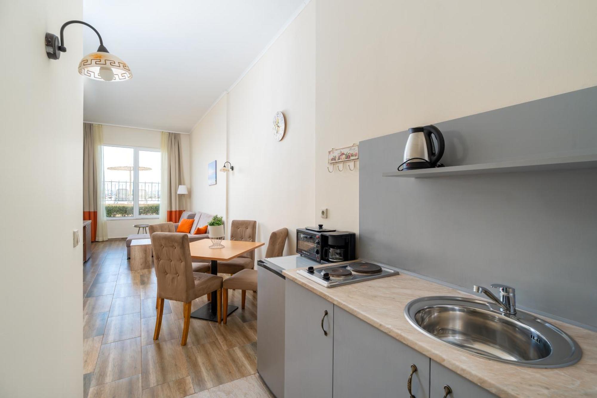 One-Bedroom Apartment Sea View